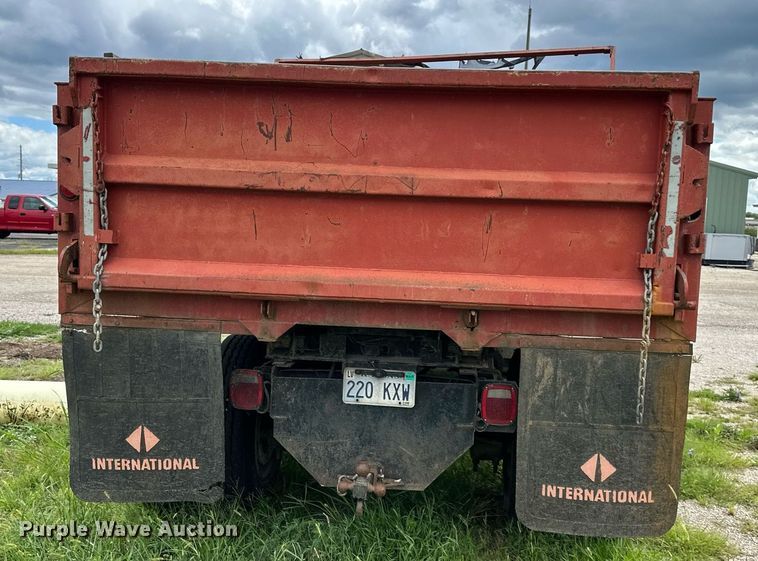 image for item DS2222 1990 Ford F700  dump truck