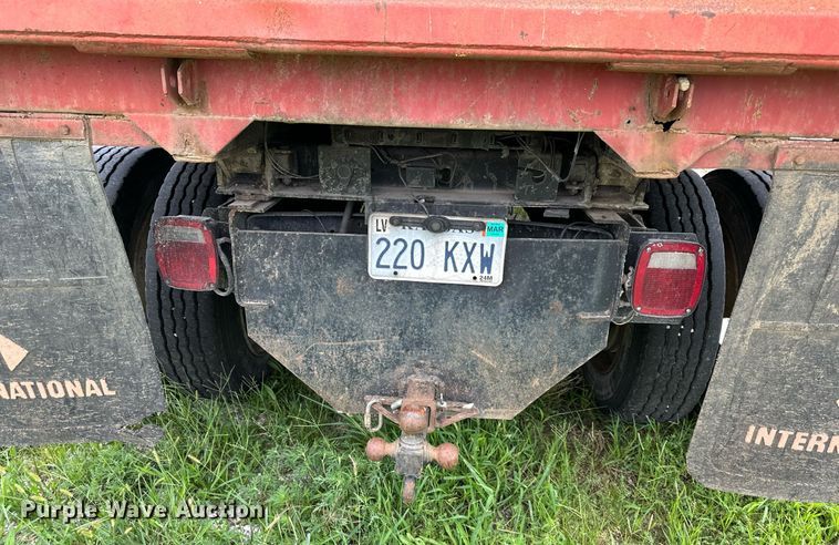 image for item DS2222 1990 Ford F700  dump truck