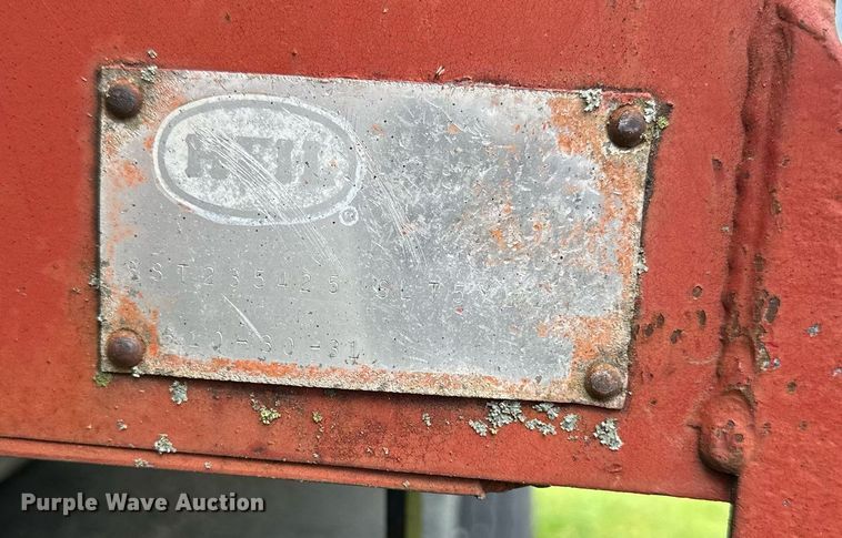 image for item DS2222 1990 Ford F700  dump truck