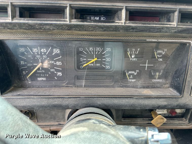 image for item DS2222 1990 Ford F700  dump truck