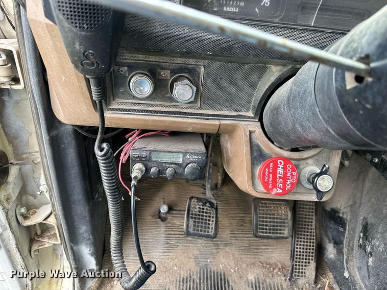 image for item DS2222 1990 Ford F700  dump truck