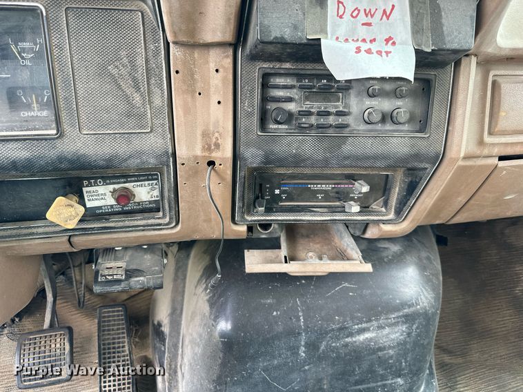 image for item DS2222 1990 Ford F700  dump truck