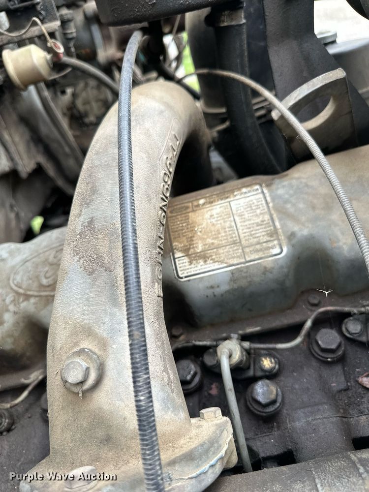 image for item DS2222 1990 Ford F700  dump truck