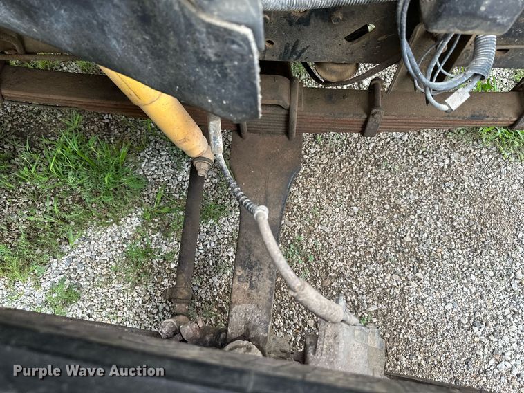 image for item DS2222 1990 Ford F700  dump truck