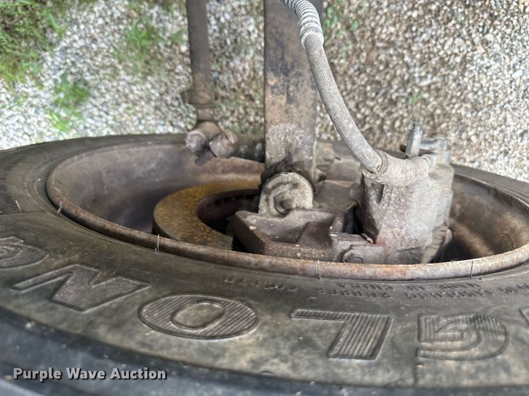 image for item DS2222 1990 Ford F700  dump truck