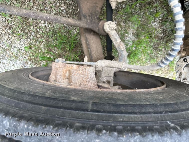 image for item DS2222 1990 Ford F700  dump truck