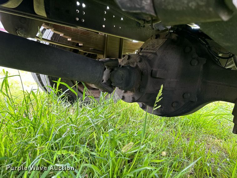 image for item DS2222 1990 Ford F700  dump truck