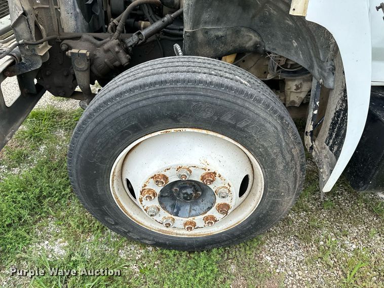 image for item DS2222 1990 Ford F700  dump truck