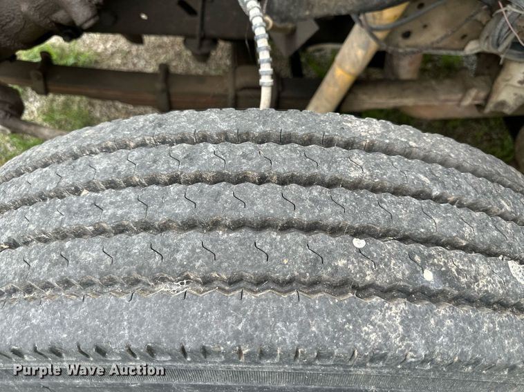 image for item DS2222 1990 Ford F700  dump truck