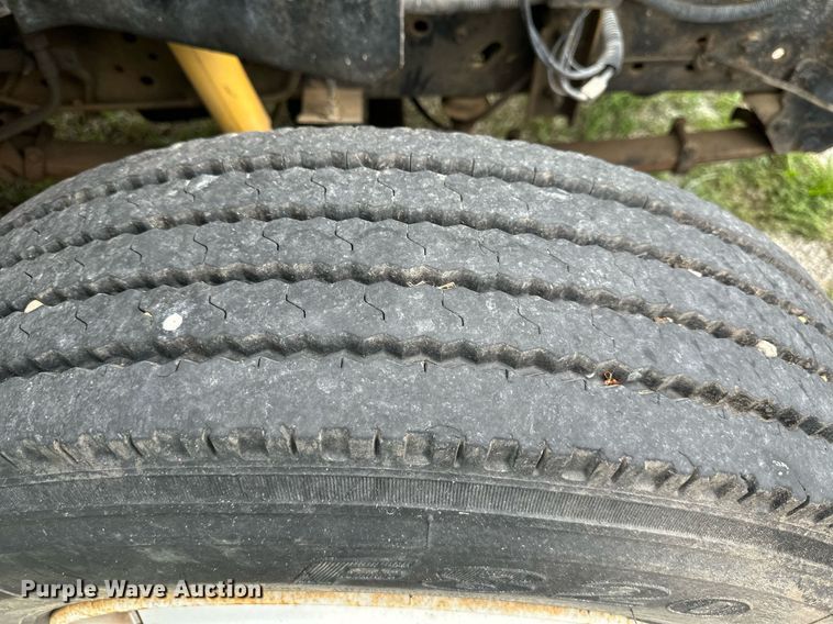 image for item DS2222 1990 Ford F700  dump truck