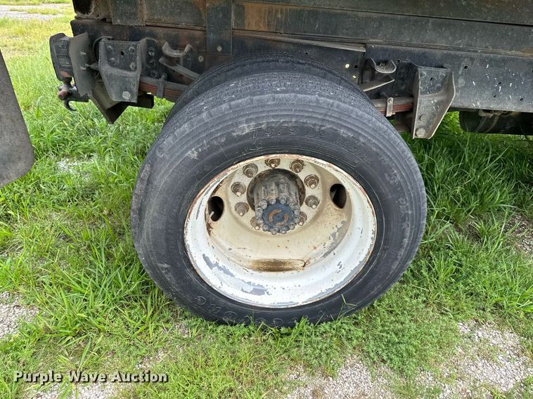 image for item DS2222 1990 Ford F700  dump truck