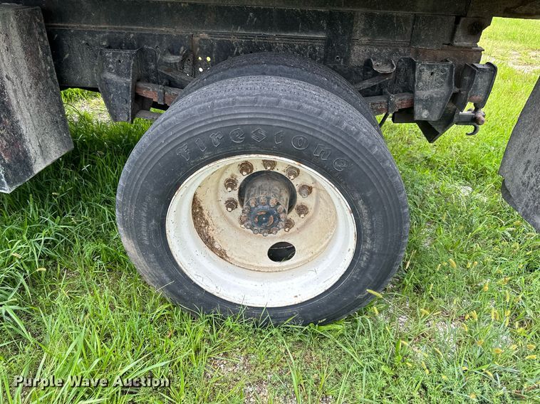 image for item DS2222 1990 Ford F700  dump truck