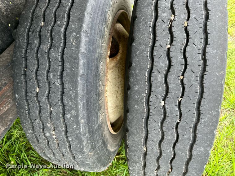 image for item DS2222 1990 Ford F700  dump truck