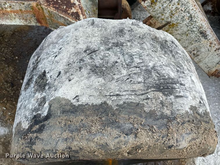 image for item DS2235 Dynamic Industries 200  wheel loader