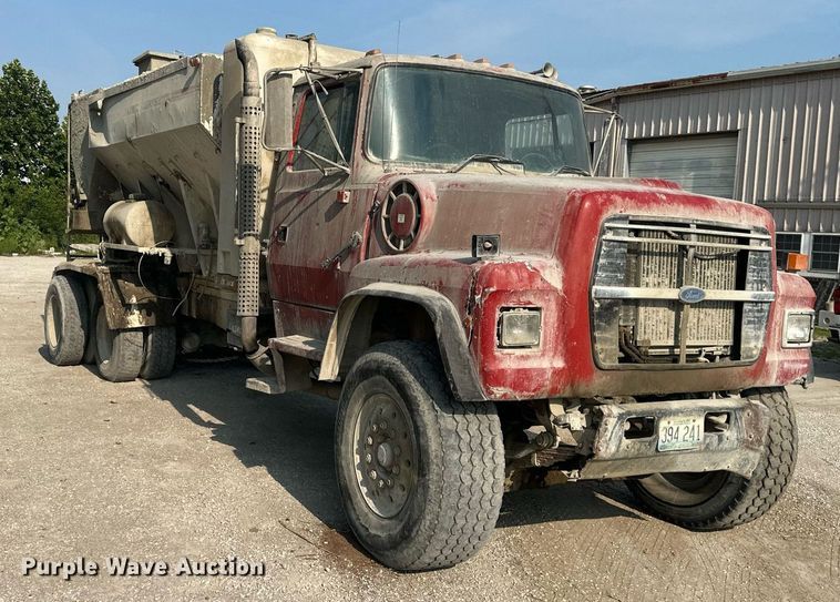 image for item DS2237 1997 Ford LT8000  volumetric ready mix truck