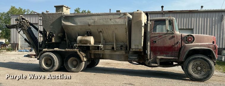 image for item DS2237 1997 Ford LT8000  volumetric ready mix truck