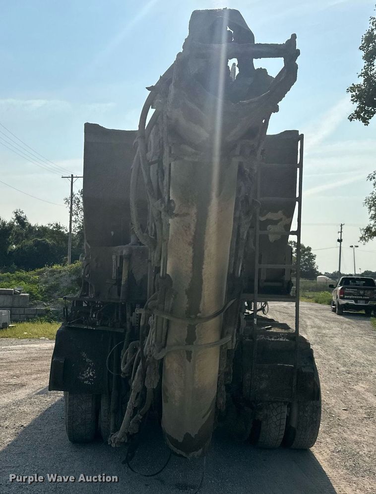 image for item DS2237 1997 Ford LT8000  volumetric ready mix truck