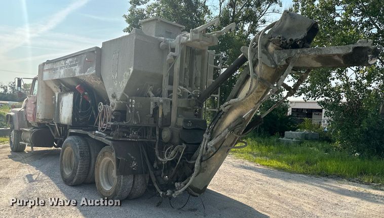 image for item DS2237 1997 Ford LT8000  volumetric ready mix truck