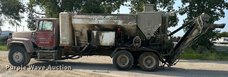 image for item DS2237 1997 Ford LT8000  volumetric ready mix truck
