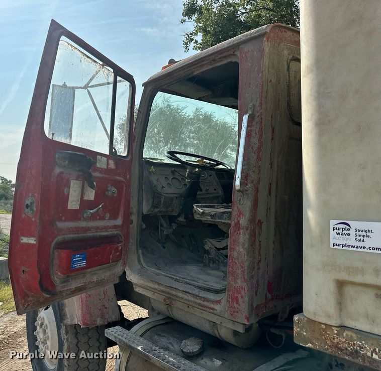 image for item DS2237 1997 Ford LT8000  volumetric ready mix truck