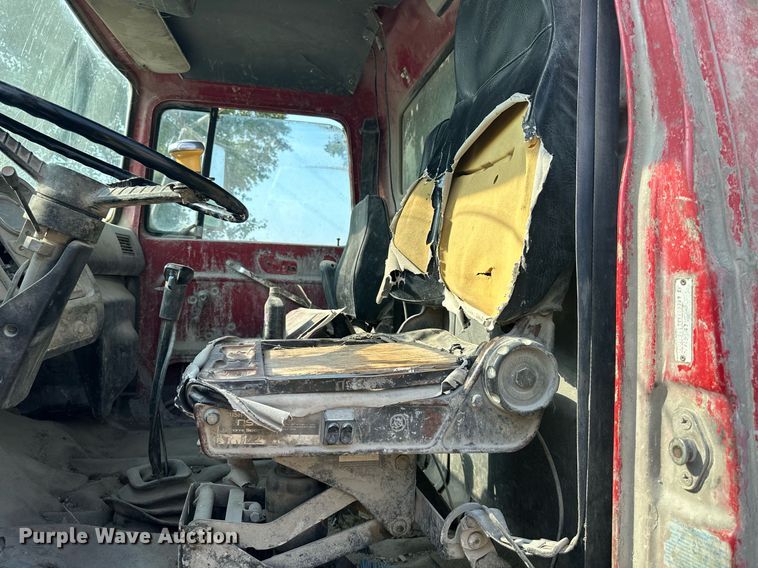 image for item DS2237 1997 Ford LT8000  volumetric ready mix truck