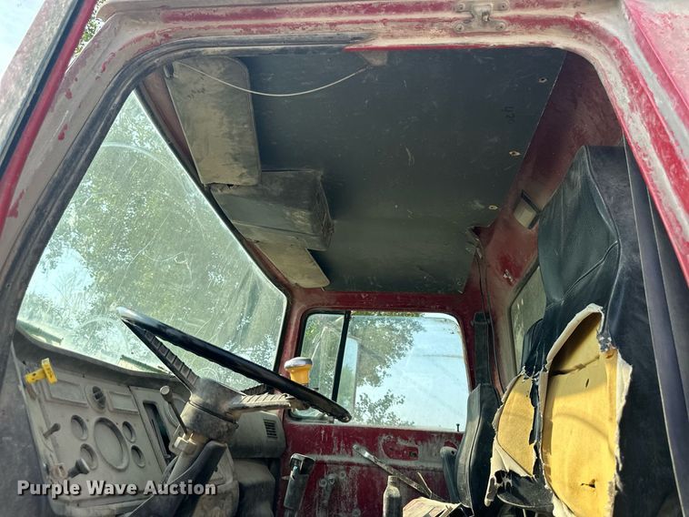 image for item DS2237 1997 Ford LT8000  volumetric ready mix truck