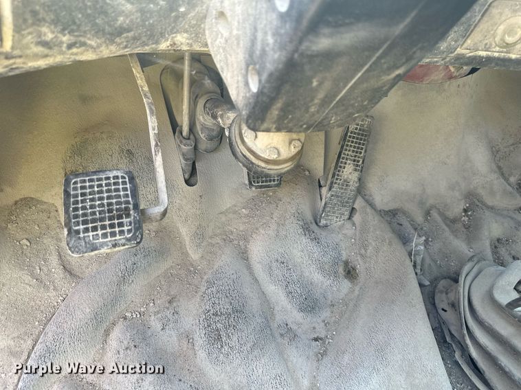 image for item DS2237 1997 Ford LT8000  volumetric ready mix truck