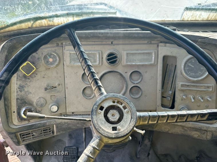 image for item DS2237 1997 Ford LT8000  volumetric ready mix truck