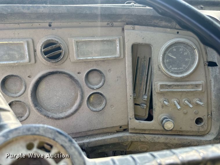 image for item DS2237 1997 Ford LT8000  volumetric ready mix truck