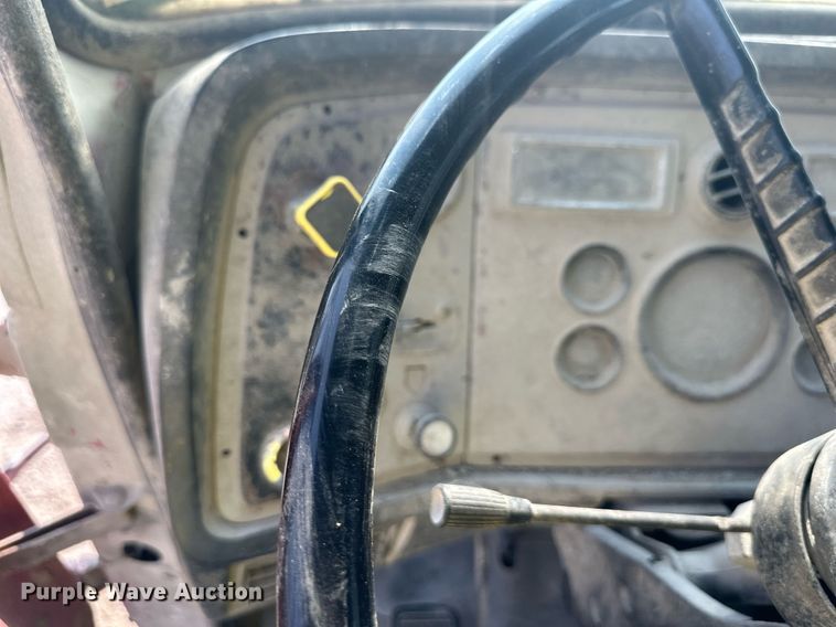 image for item DS2237 1997 Ford LT8000  volumetric ready mix truck