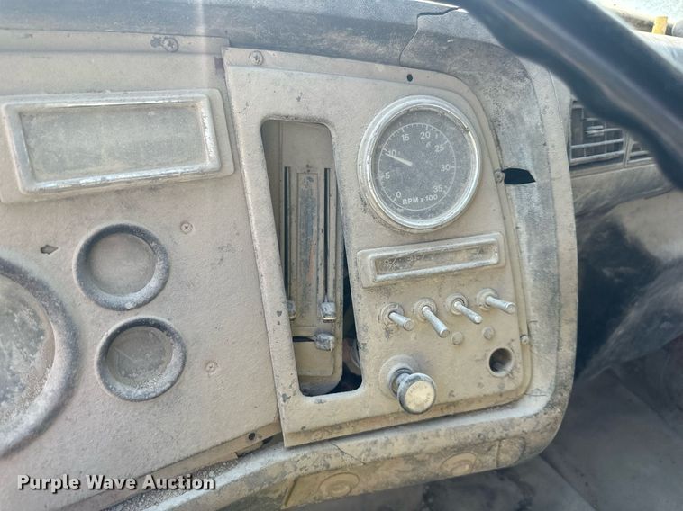 image for item DS2237 1997 Ford LT8000  volumetric ready mix truck