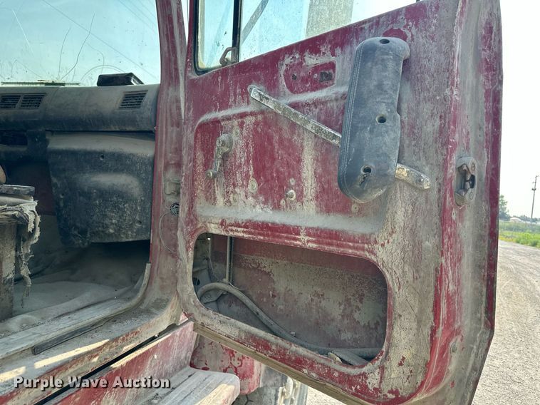 image for item DS2237 1997 Ford LT8000  volumetric ready mix truck