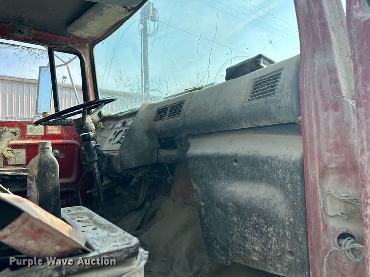 image for item DS2237 1997 Ford LT8000  volumetric ready mix truck