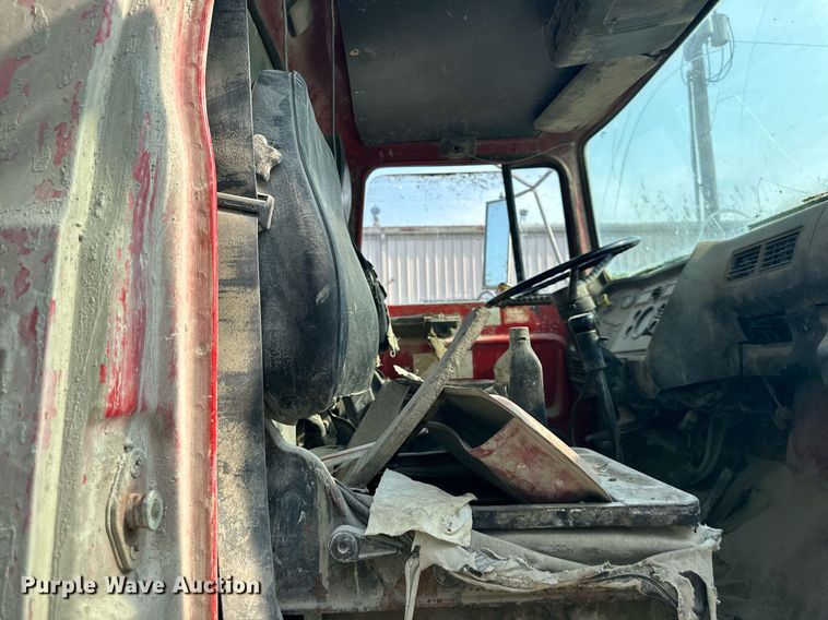 image for item DS2237 1997 Ford LT8000  volumetric ready mix truck