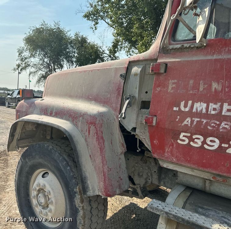 image for item DS2237 1997 Ford LT8000  volumetric ready mix truck