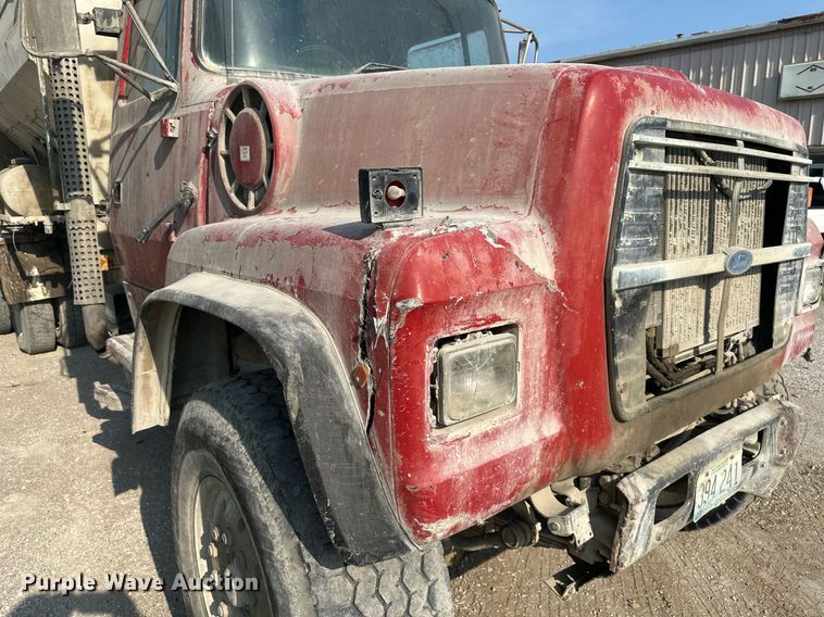 image for item DS2237 1997 Ford LT8000  volumetric ready mix truck