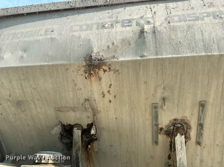 image for item DS2237 1997 Ford LT8000  volumetric ready mix truck