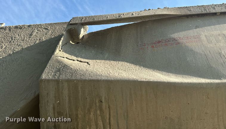 image for item DS2237 1997 Ford LT8000  volumetric ready mix truck