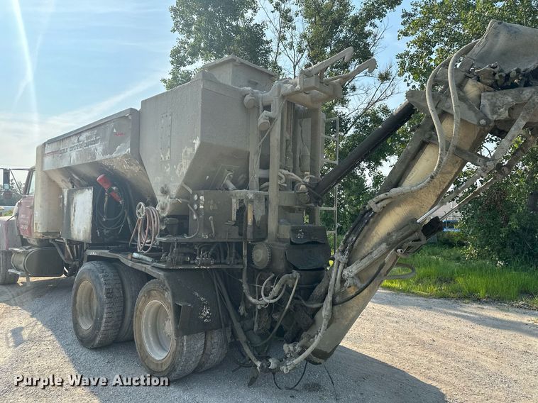 image for item DS2237 1997 Ford LT8000  volumetric ready mix truck