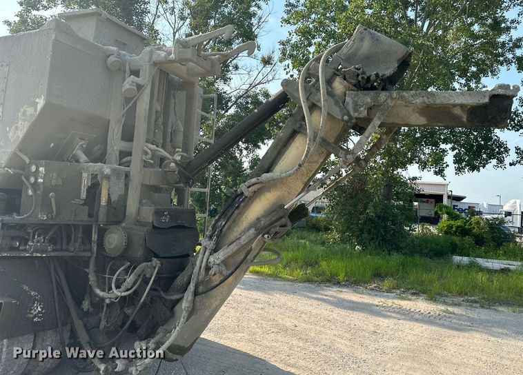 image for item DS2237 1997 Ford LT8000  volumetric ready mix truck