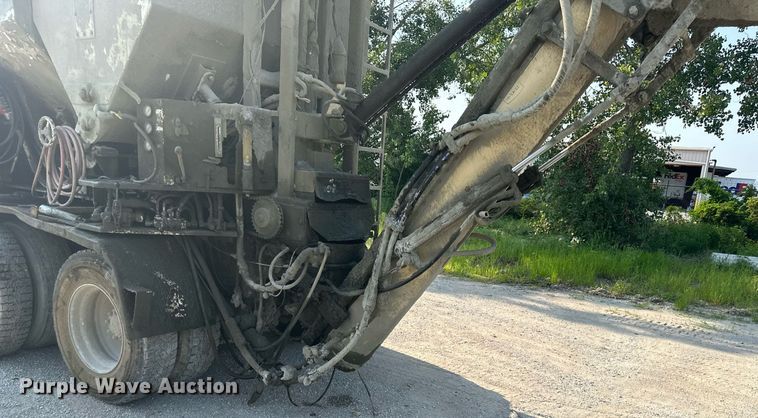 image for item DS2237 1997 Ford LT8000  volumetric ready mix truck