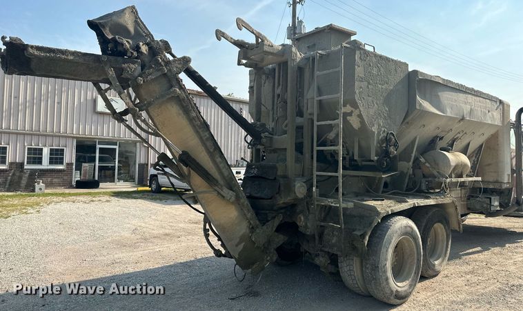 image for item DS2237 1997 Ford LT8000  volumetric ready mix truck