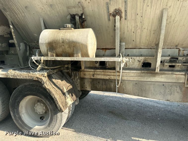 image for item DS2237 1997 Ford LT8000  volumetric ready mix truck