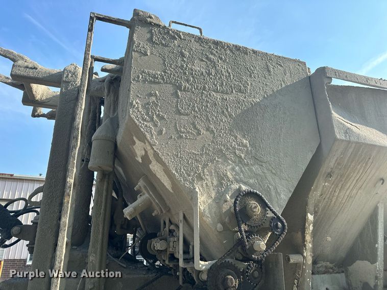 image for item DS2237 1997 Ford LT8000  volumetric ready mix truck