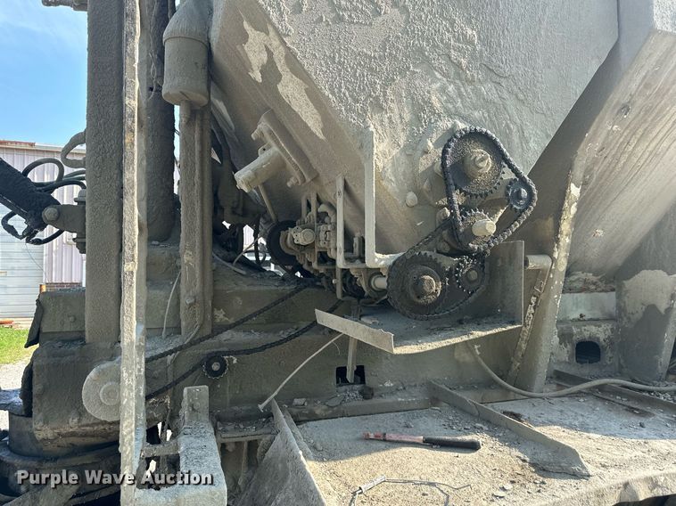 image for item DS2237 1997 Ford LT8000  volumetric ready mix truck