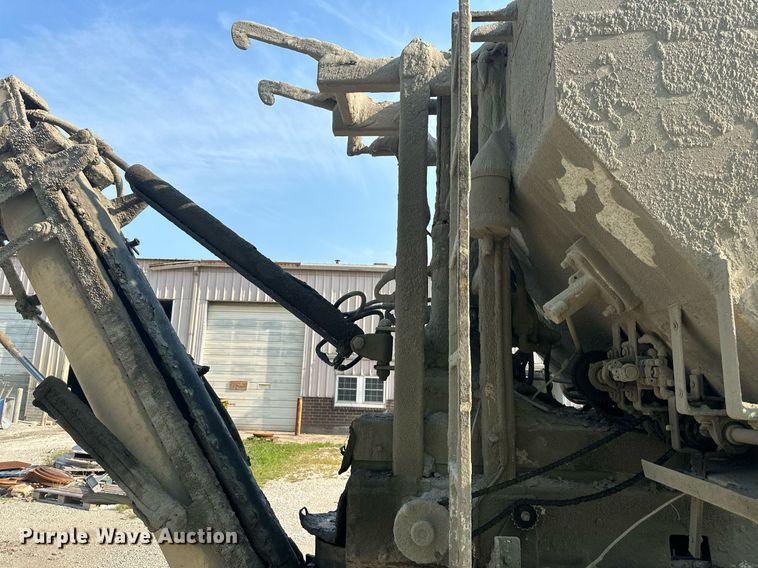 image for item DS2237 1997 Ford LT8000  volumetric ready mix truck