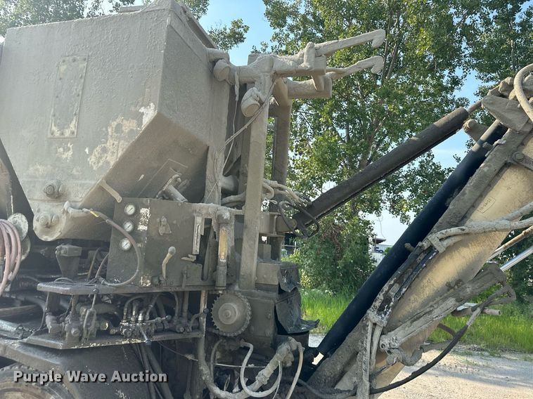 image for item DS2237 1997 Ford LT8000  volumetric ready mix truck