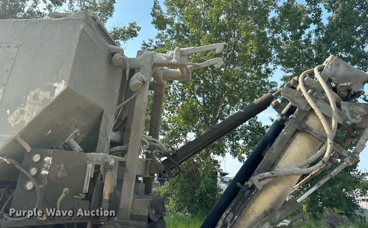 image for item DS2237 1997 Ford LT8000  volumetric ready mix truck