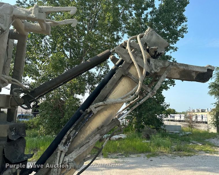 image for item DS2237 1997 Ford LT8000  volumetric ready mix truck