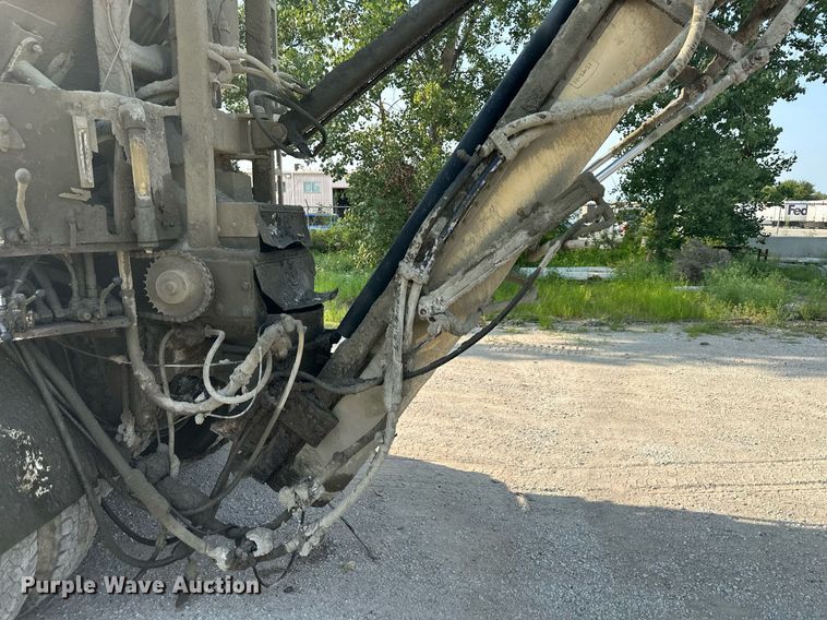 image for item DS2237 1997 Ford LT8000  volumetric ready mix truck